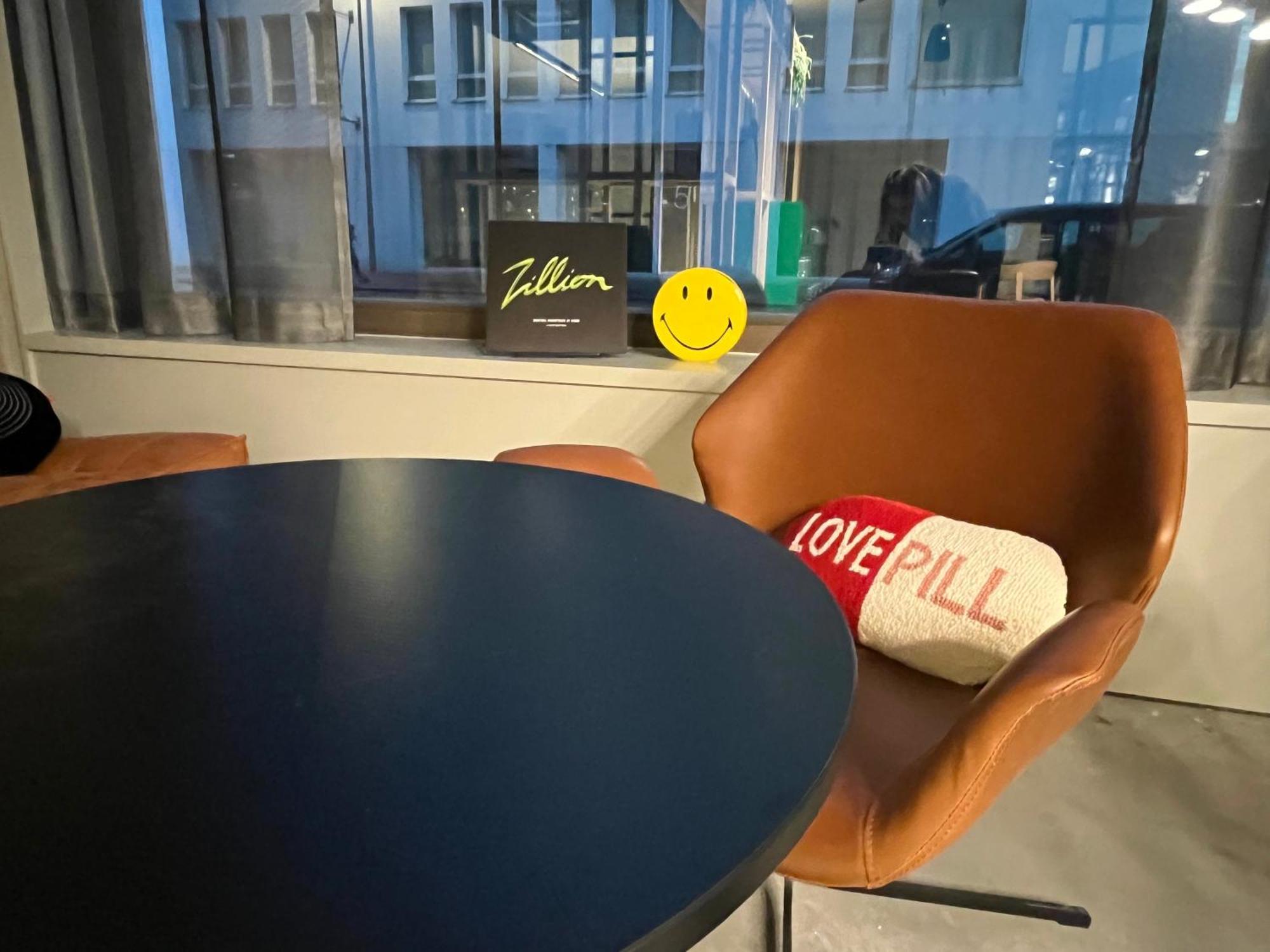 Moxy Antwerp Ξενοδοχείο Εξωτερικό φωτογραφία
