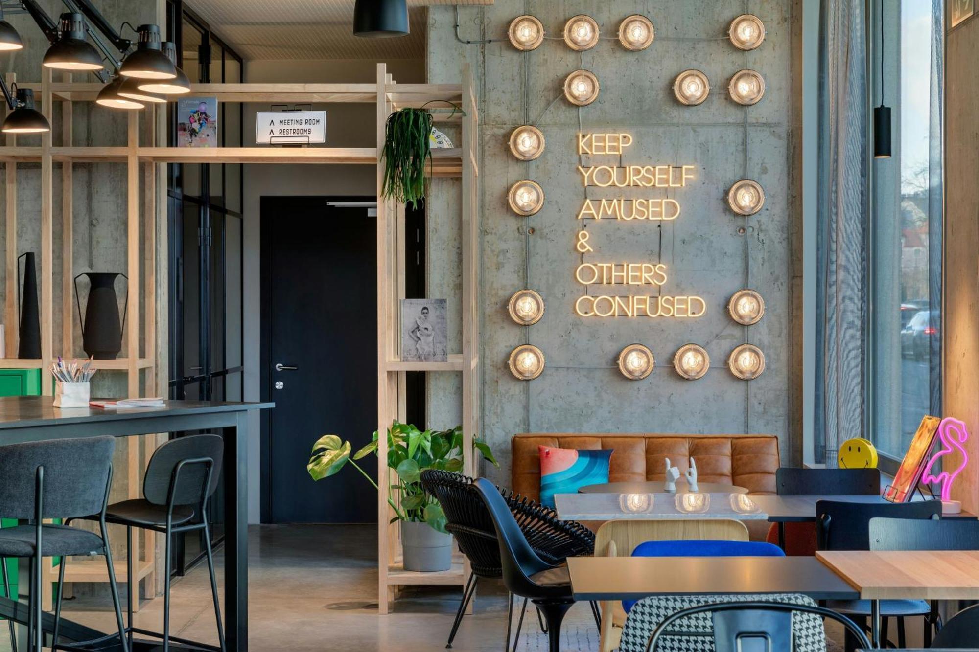 Moxy Antwerp Ξενοδοχείο Εξωτερικό φωτογραφία