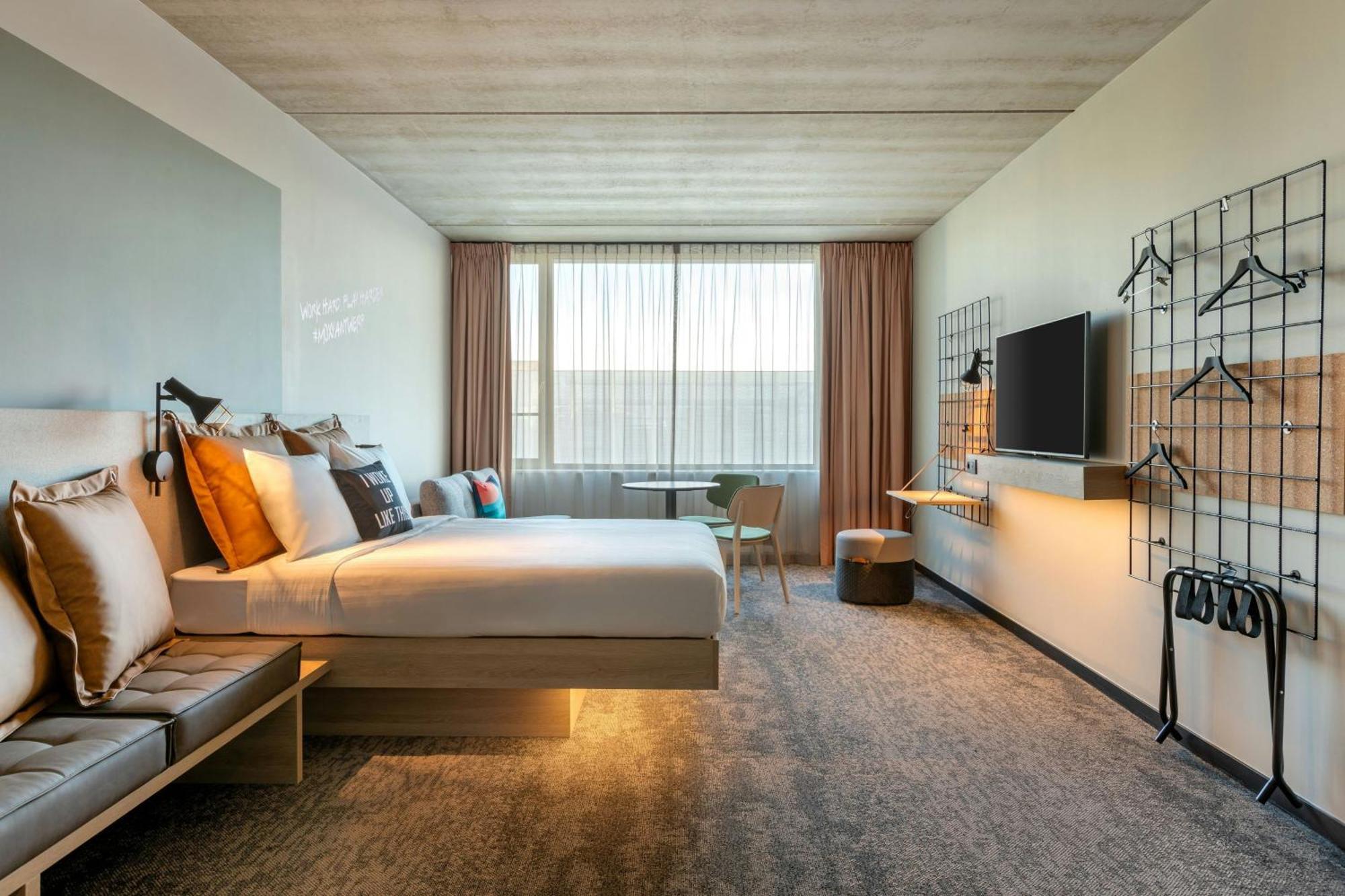 Moxy Antwerp Ξενοδοχείο Εξωτερικό φωτογραφία