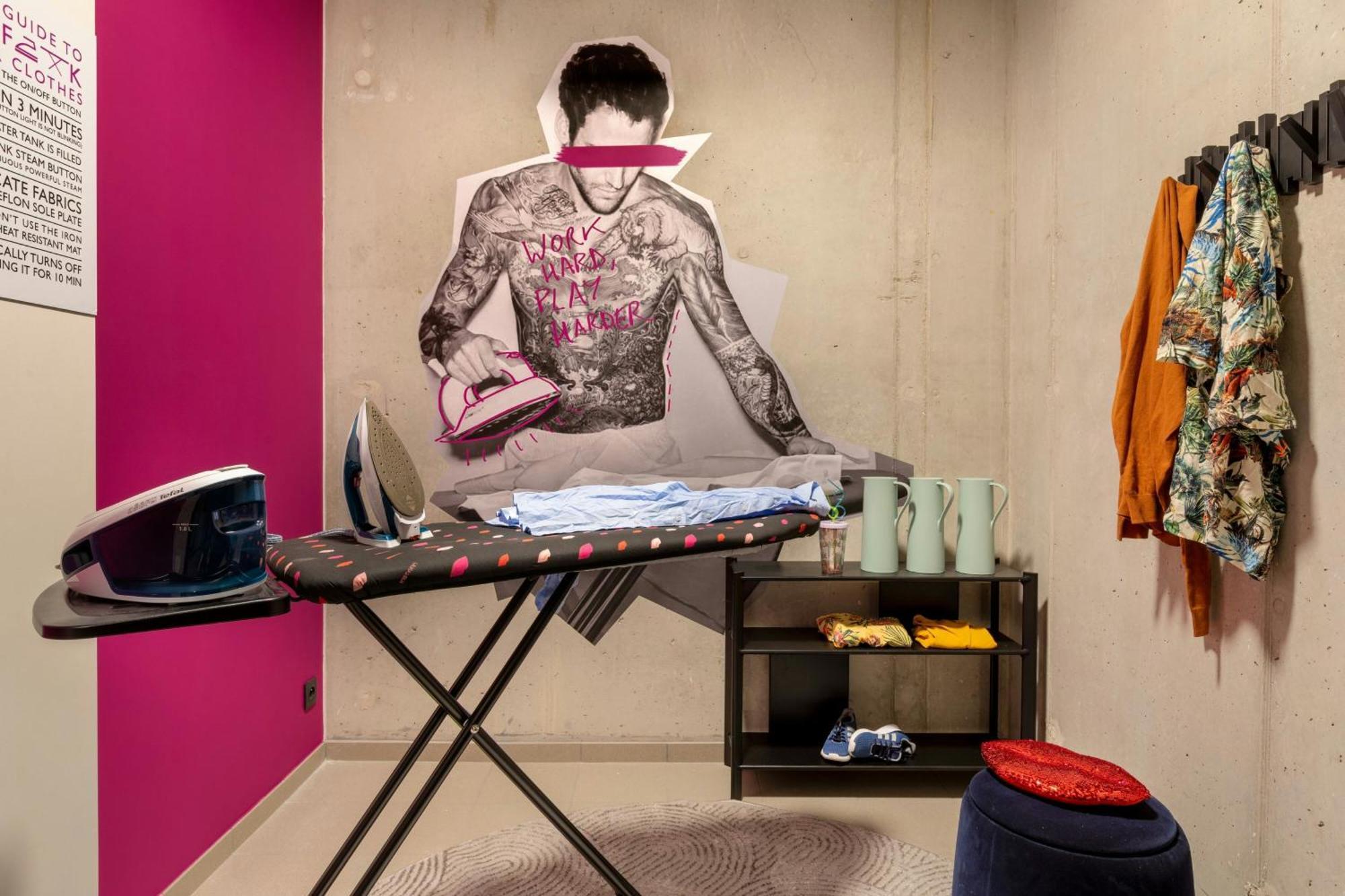 Moxy Antwerp Ξενοδοχείο Εξωτερικό φωτογραφία